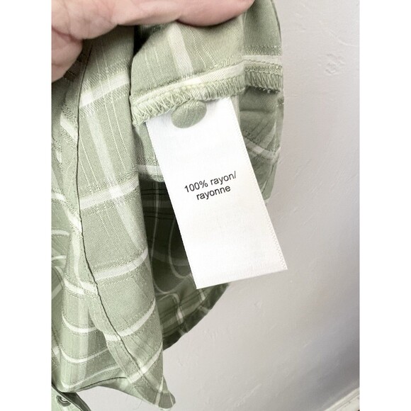 Maurices Green Plaid Woven Relaxed Fit Short Sleeve Button Down Size Medium Boxy - Picture 6 of 6